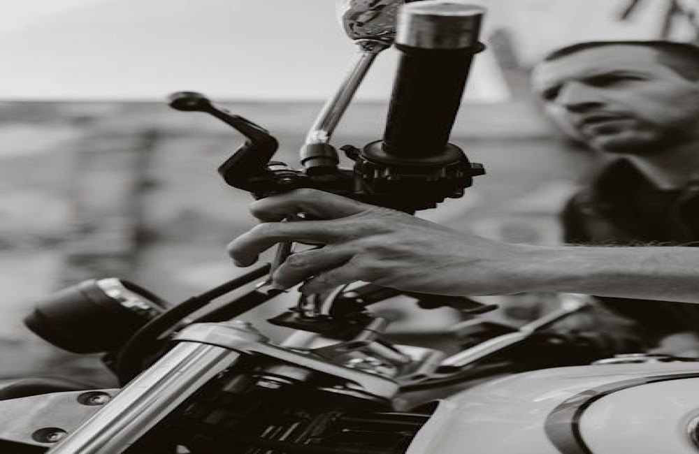 Wat betekent hill hold control in een auto en hoe werkt het precies?