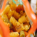 Snelle maaltijd voor onderweg? Maak thuis pasta klaar!
